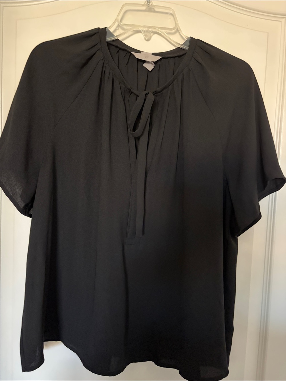 H&M Women's Black Tie-Neck Short Sleeve Blouse ( 24 in. length)